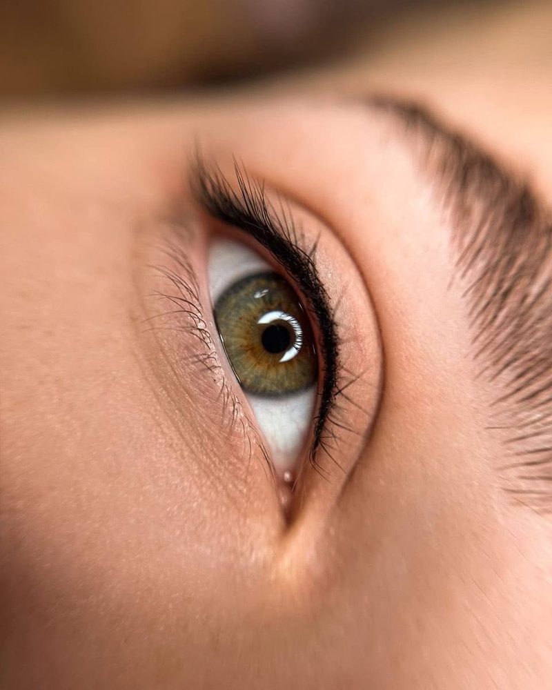 Verdichteter Wimpernkranz: ein kräftigerer Wimpernansatz ohne sichtbaren Lidstrich